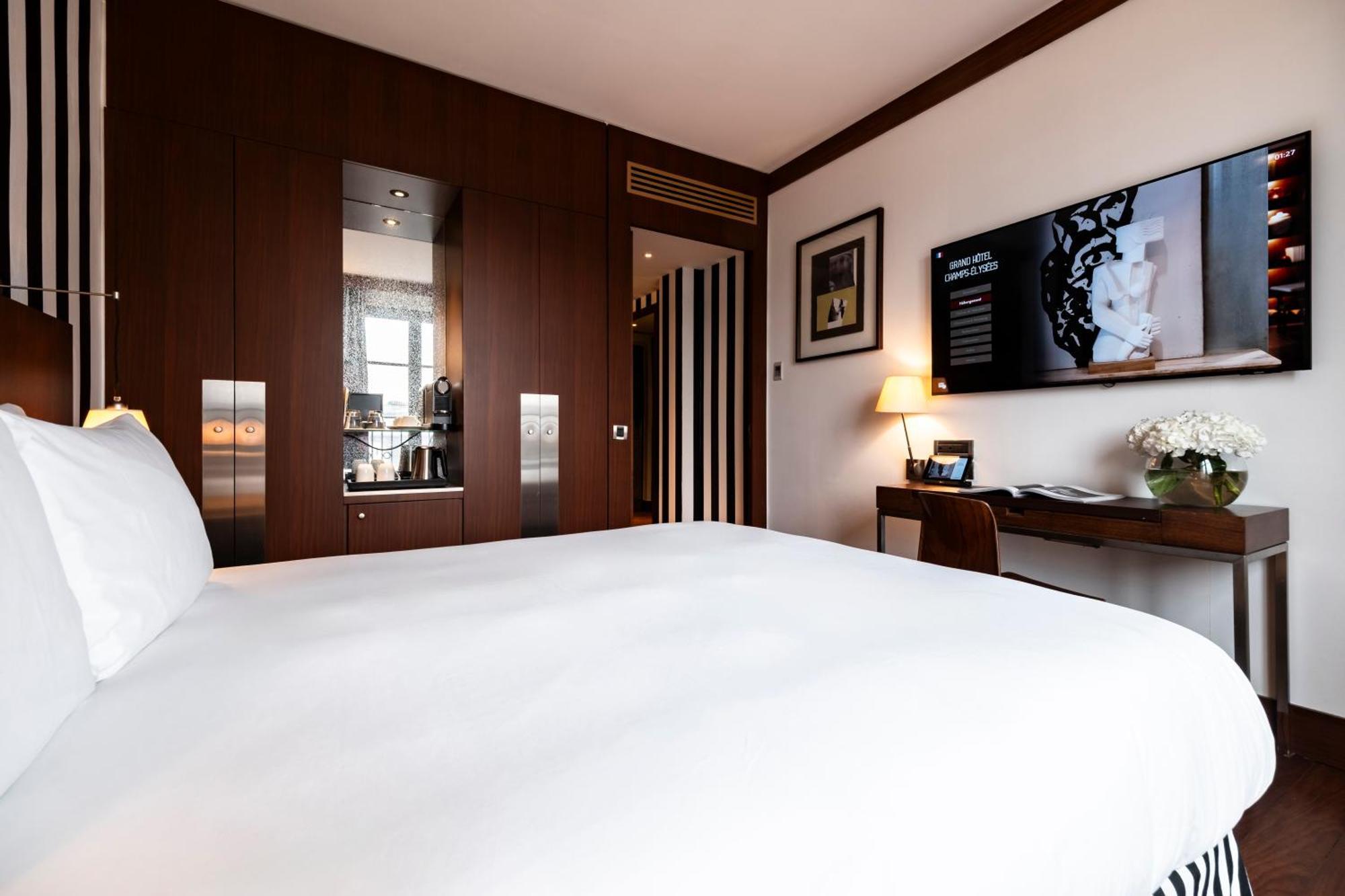 Grand Hotel Champs-Elysees Paris Exterior photo